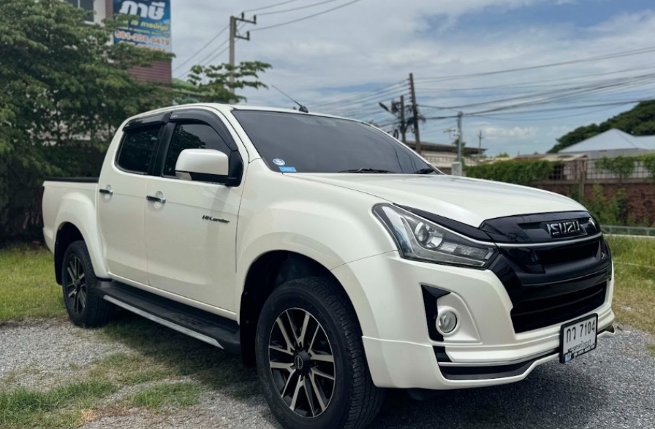 ISUZU HILANDER 4DR STEATH 